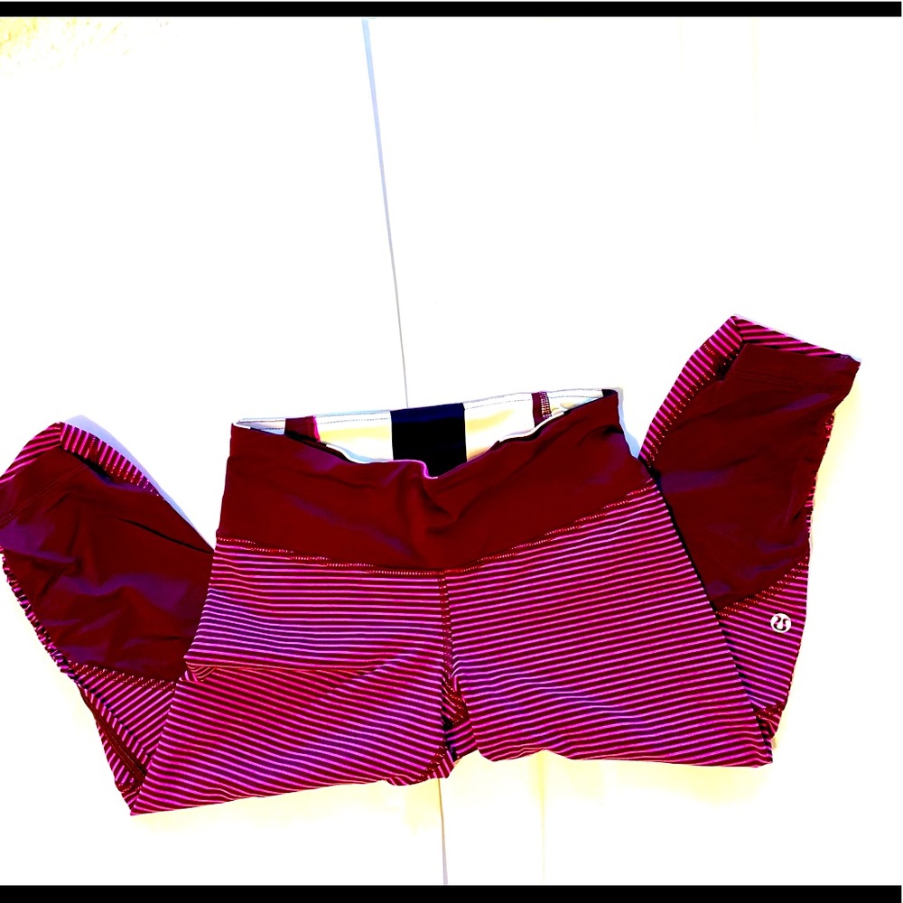 Lululemon Plum/Pow Stripe Raspberry Inspire Crop Il Luxtreme